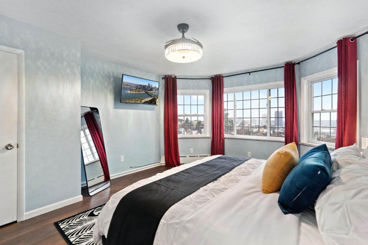 Golden 1: Chic Modern-victorian View Apartment Pittsburgh